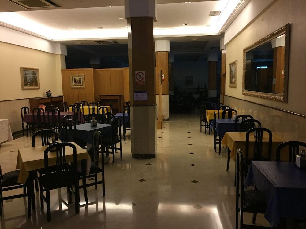 Hotel Ciudad De פואנלבראדה מראה חיצוני תמונה