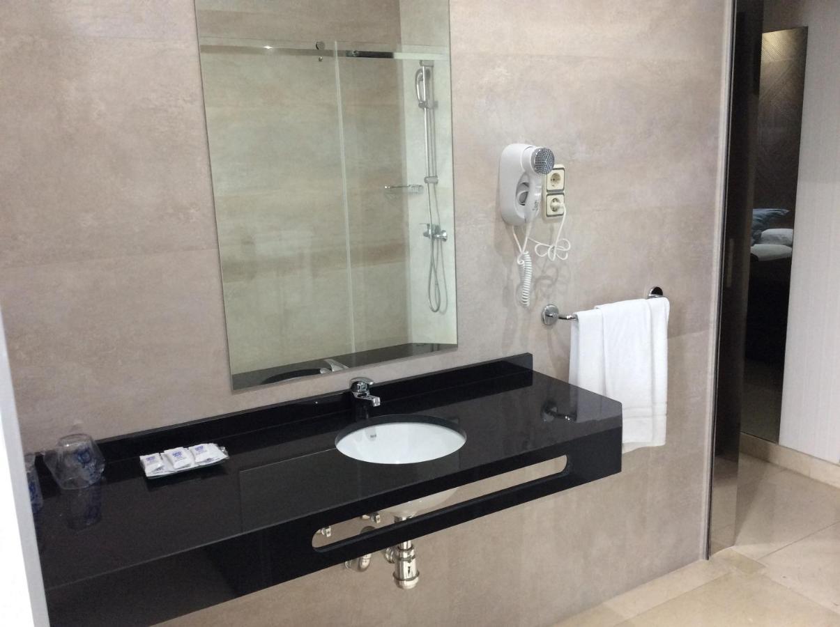 Hotel Ciudad De פואנלבראדה מראה חיצוני תמונה