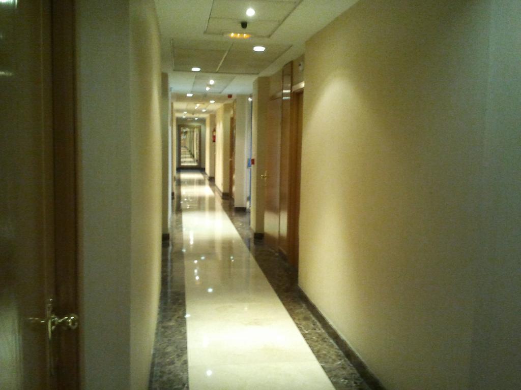 Hotel Ciudad De פואנלבראדה מראה חיצוני תמונה