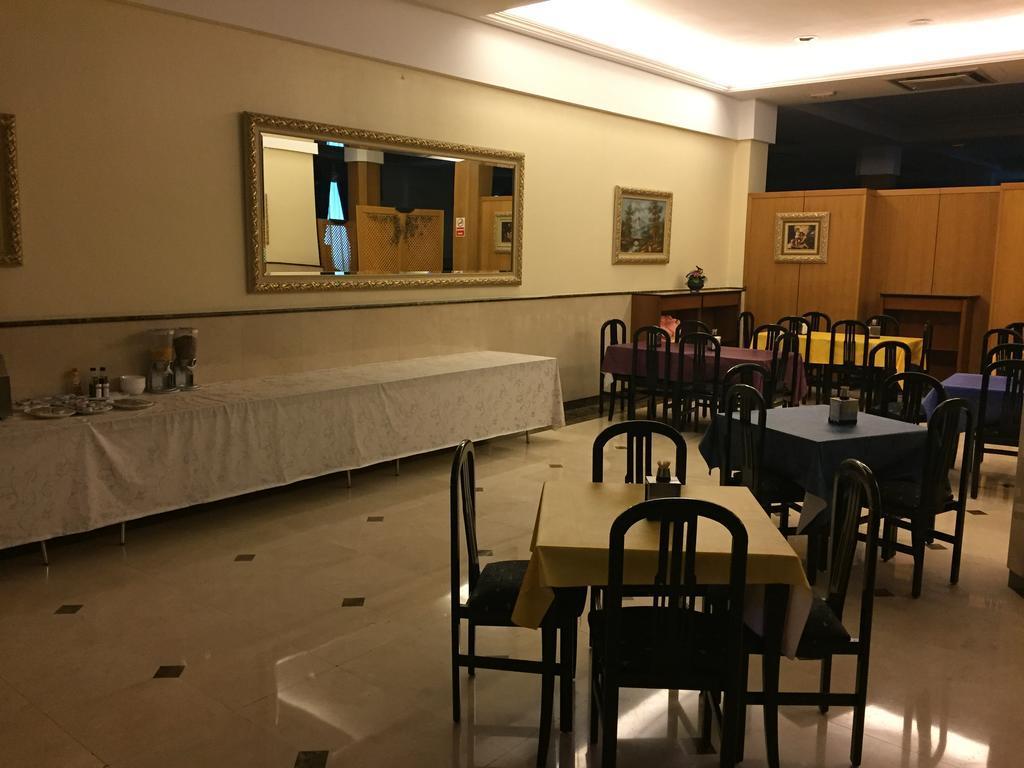 Hotel Ciudad De פואנלבראדה מראה חיצוני תמונה