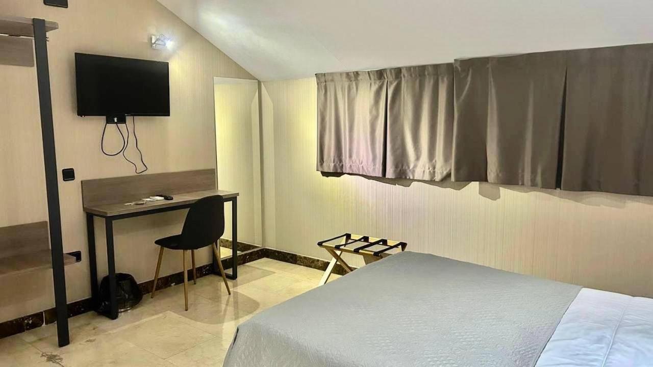 Hotel Ciudad De פואנלבראדה מראה חיצוני תמונה