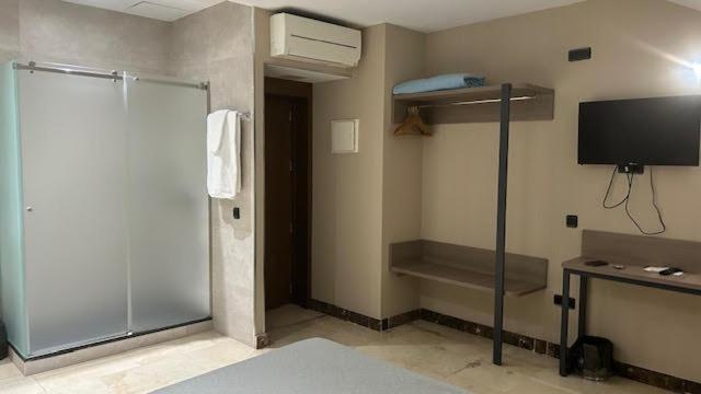 Hotel Ciudad De פואנלבראדה מראה חיצוני תמונה