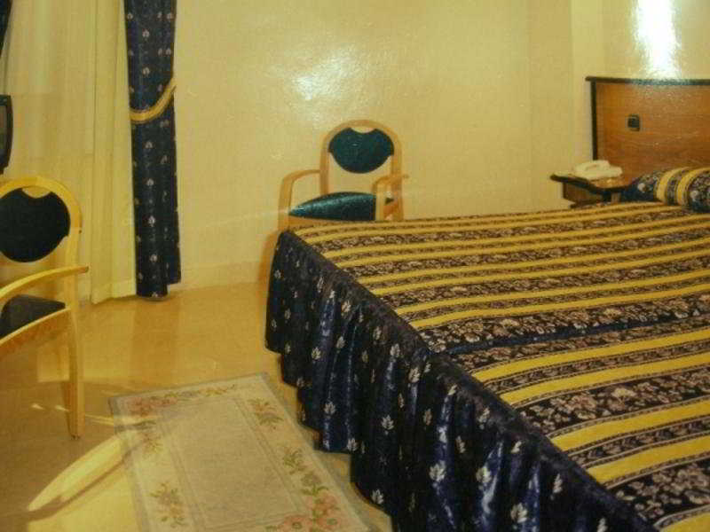 Hotel Ciudad De פואנלבראדה מראה חיצוני תמונה