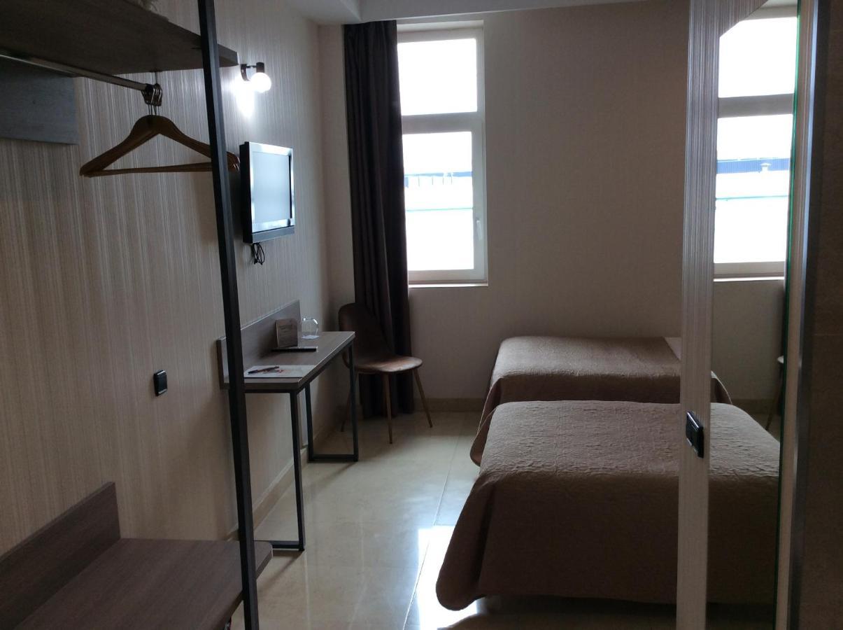 Hotel Ciudad De פואנלבראדה מראה חיצוני תמונה