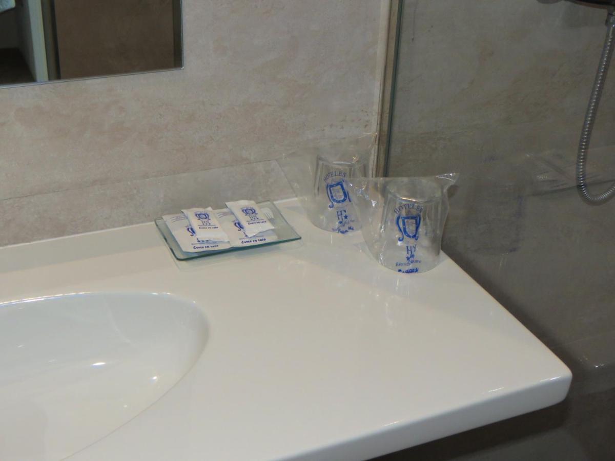 Hotel Ciudad De פואנלבראדה מראה חיצוני תמונה