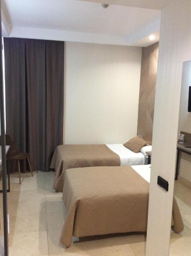 Hotel Ciudad De פואנלבראדה מראה חיצוני תמונה