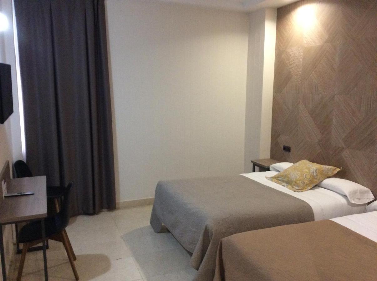 Hotel Ciudad De פואנלבראדה מראה חיצוני תמונה