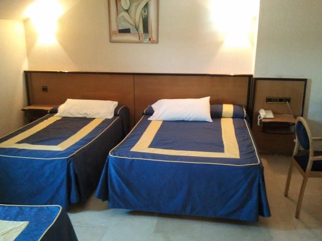 Hotel Ciudad De פואנלבראדה מראה חיצוני תמונה